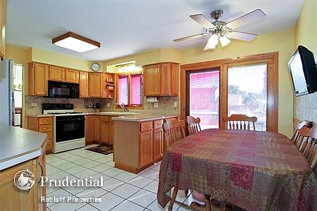 3rd image of 215 Longridge Dr