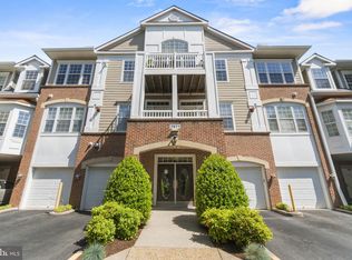 7871 Rolling Woods Ct APT 201, Springfield, VA