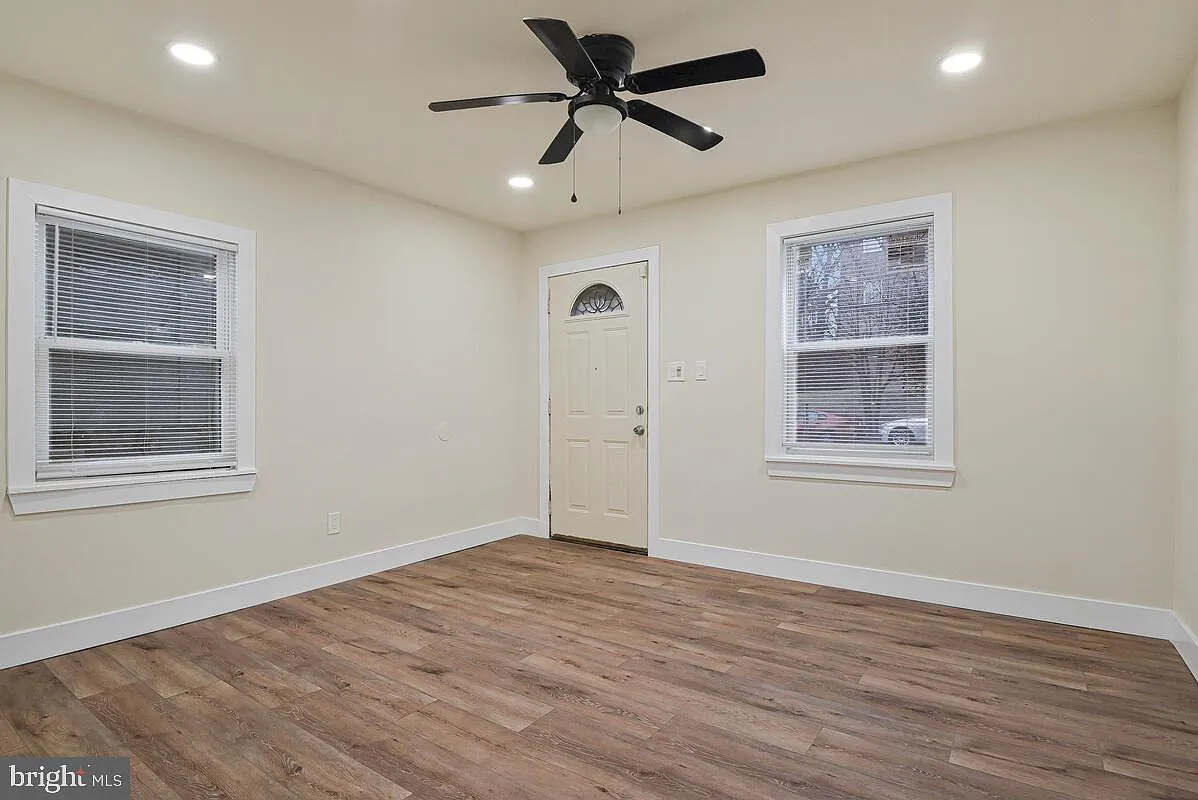 3427 B St SE — Photo 4