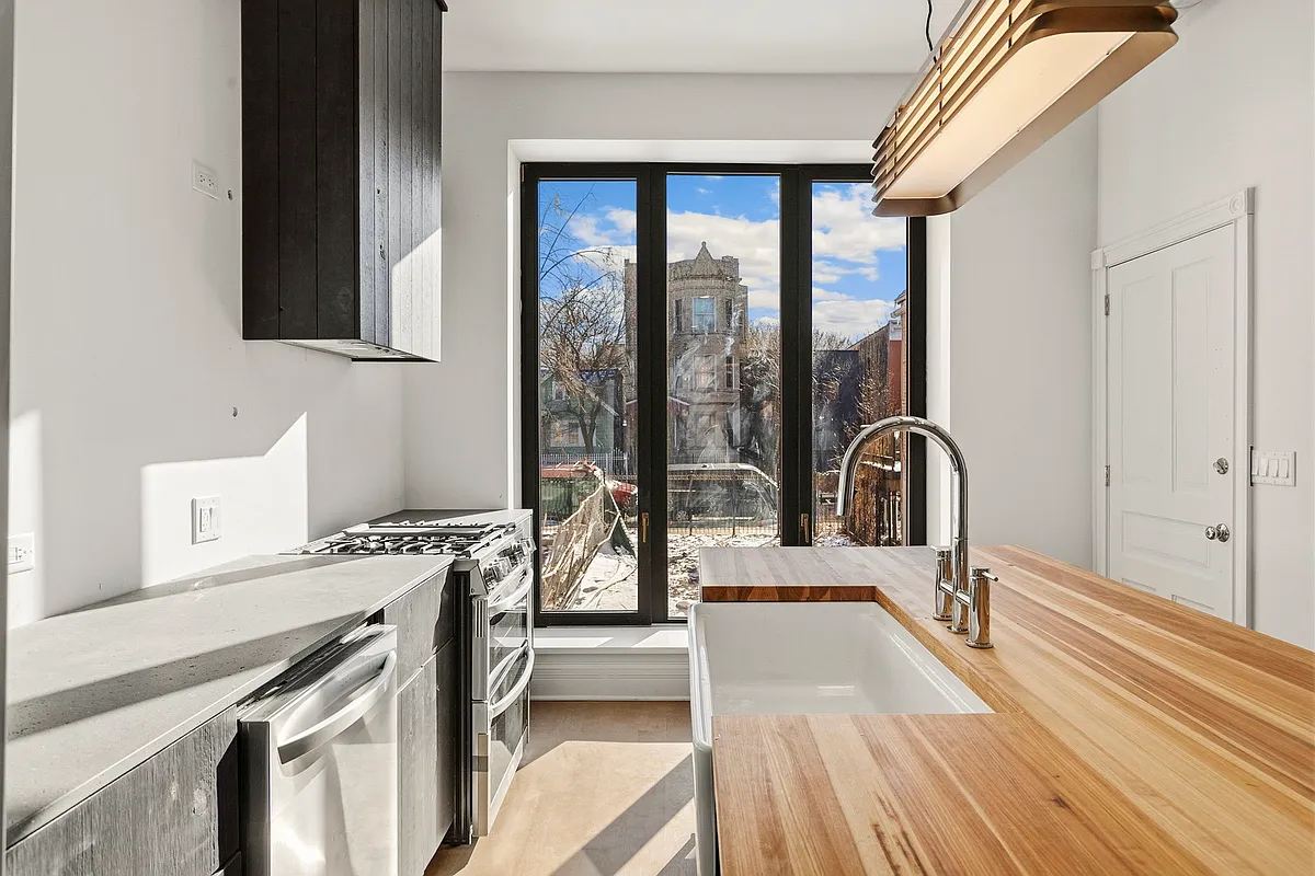 Building Photo - 1414 N Maplewood Ave #1