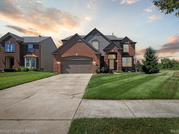 1282 Callaway Ct, Howell, MI 48843