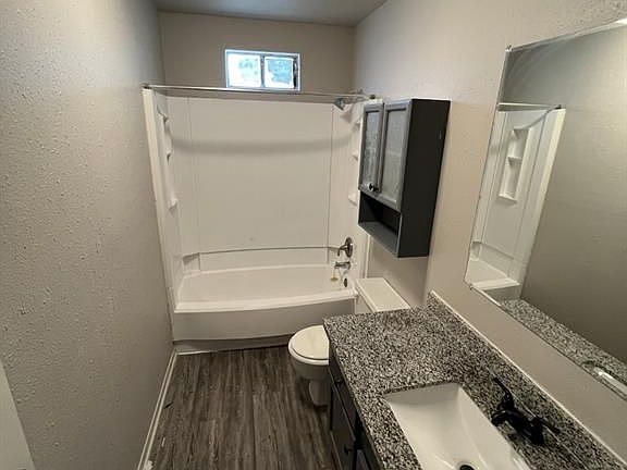 5th image of 2203 Bunker Hill Ct