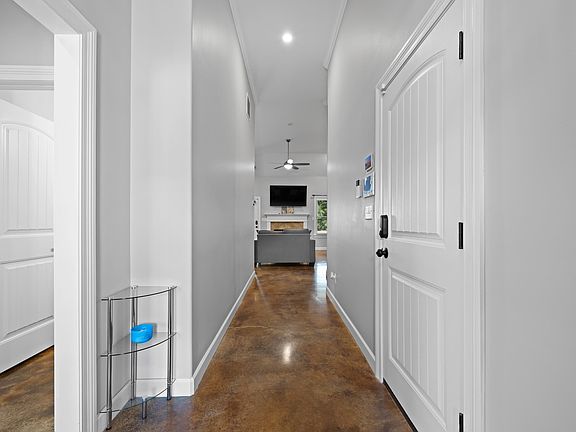 4th image of 45 Whispering Creek Dr