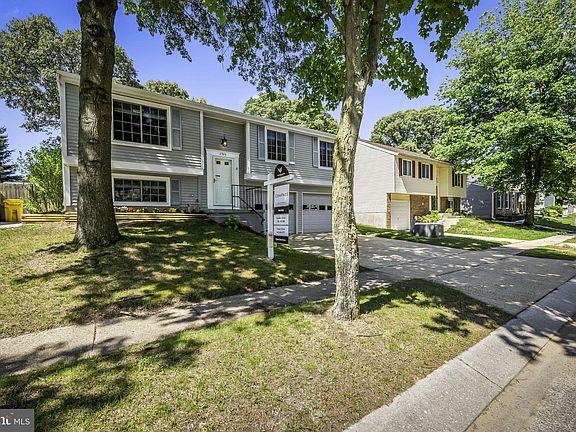 4th image of 2943 E Almondbury Dr