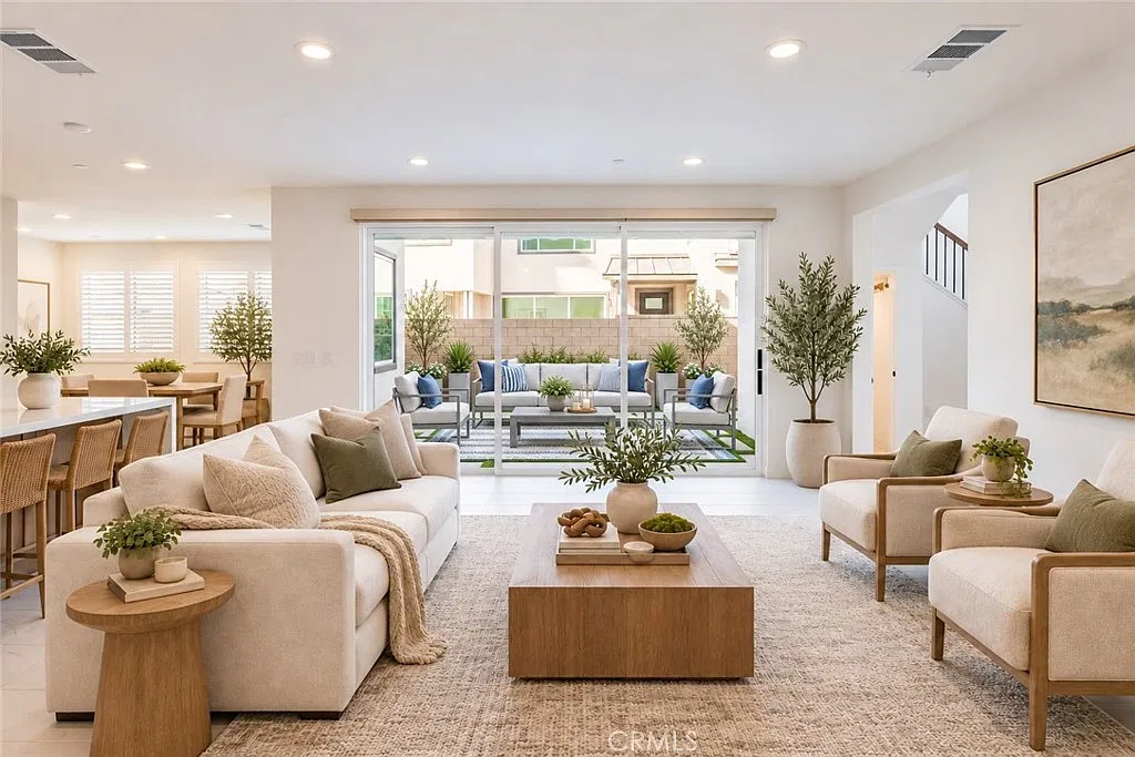 4 bed, 2365 sqft, $4,400 — Photo 3