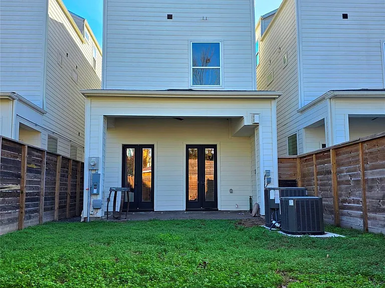 613 W 26th St — Photo 24