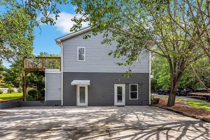 5 bed, 2677 sqft, $2,900 — Photo 2