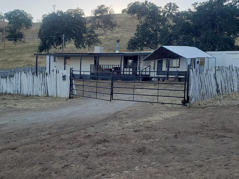 Available on 35 acre horse ranch
