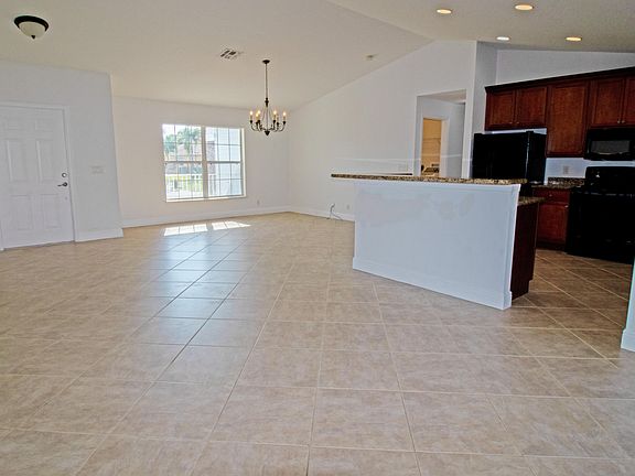 4th image of 673 SW Haas Avenue