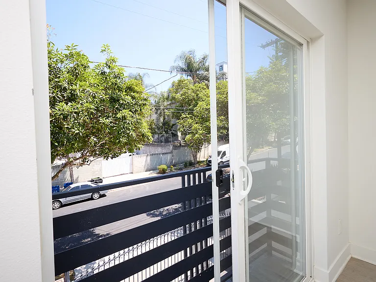 125 N Mountain View Ave #125 — Photo 19