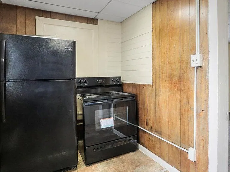 414 High St Unit 2 - Kitchen (new appliances)