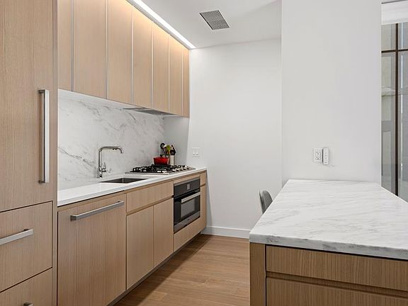 5th image of 500 W 45th St #328