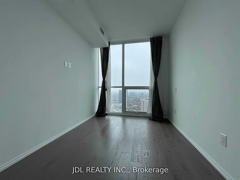 45 Charles St E #4512 — Photo 8