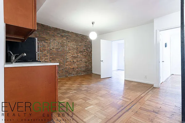 Rented by Evergreen Apartments BK | media 5