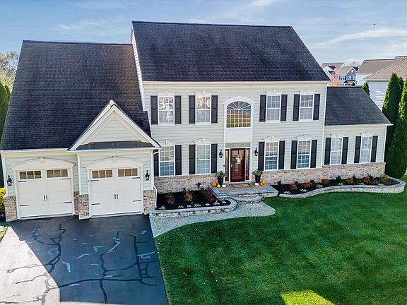 3rd image of 203 Scotish Dr