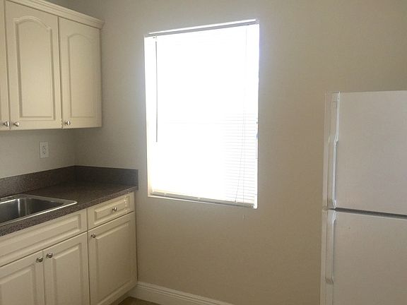 3rd image of 219 NW 10th St APT 1