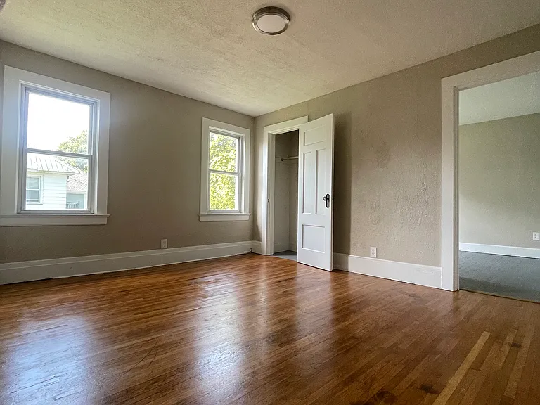 412 Melville St — Photo 9