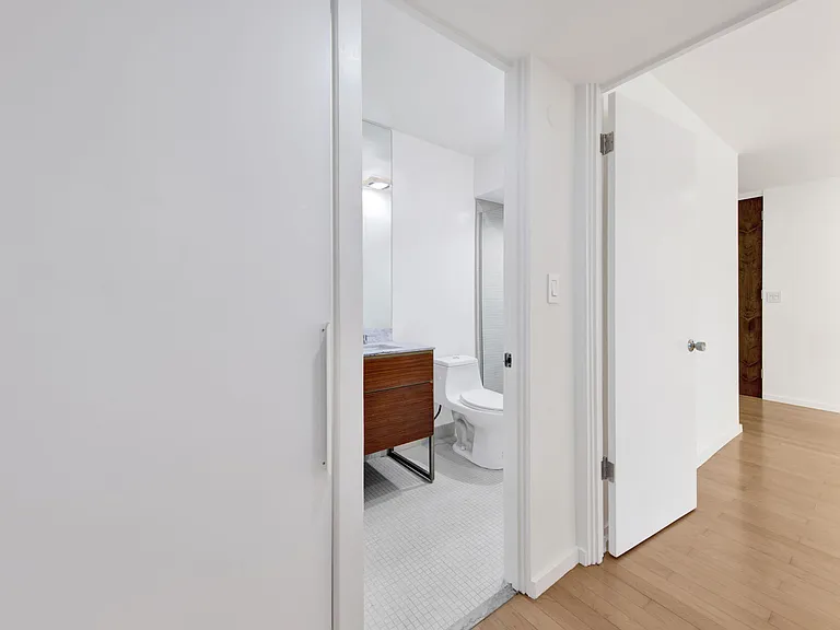 1147 N Clark St #206 — Photo 23