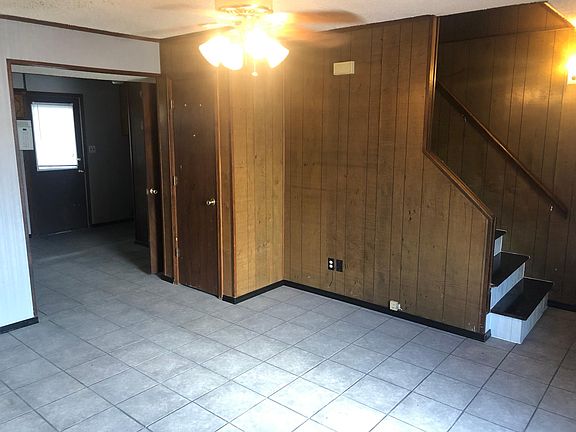 3rd image of 2605 W C St