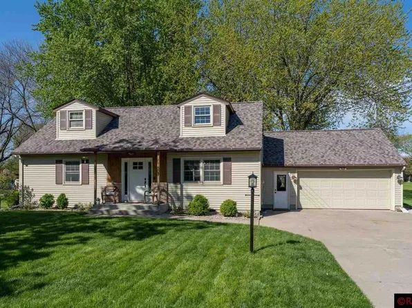 1607 Clare Ct, North Mankato, MN 56003