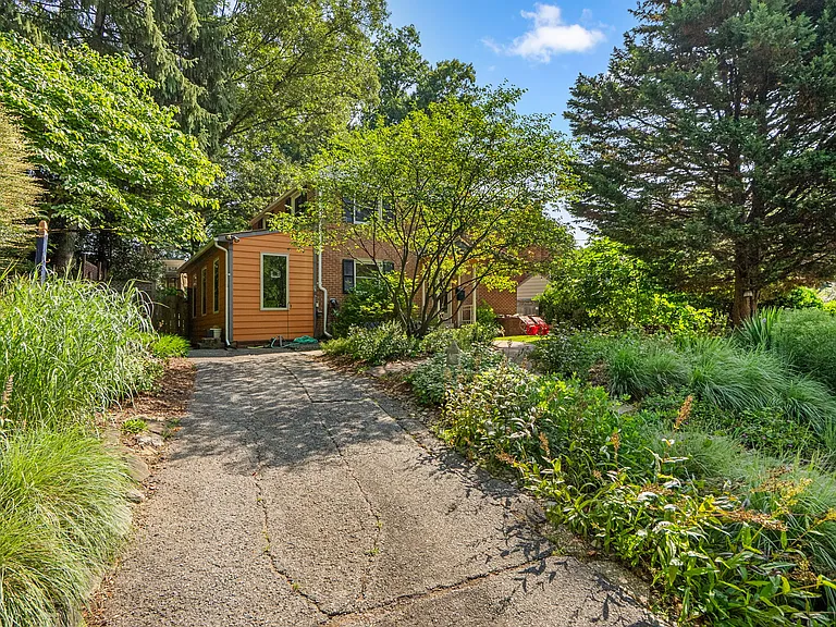 9311 Woodland Dr — Photo 24