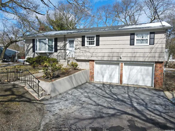 559 Hawkins Road, Selden, NY 11784