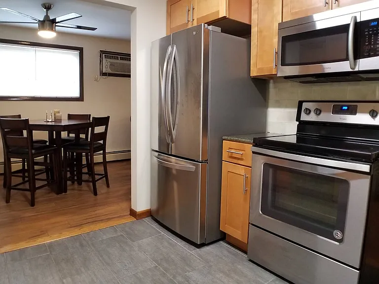 Embassy Square Apartments — Photo 40