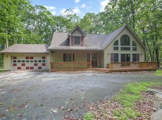 110 Longridge Dr, Hawley, PA 18428