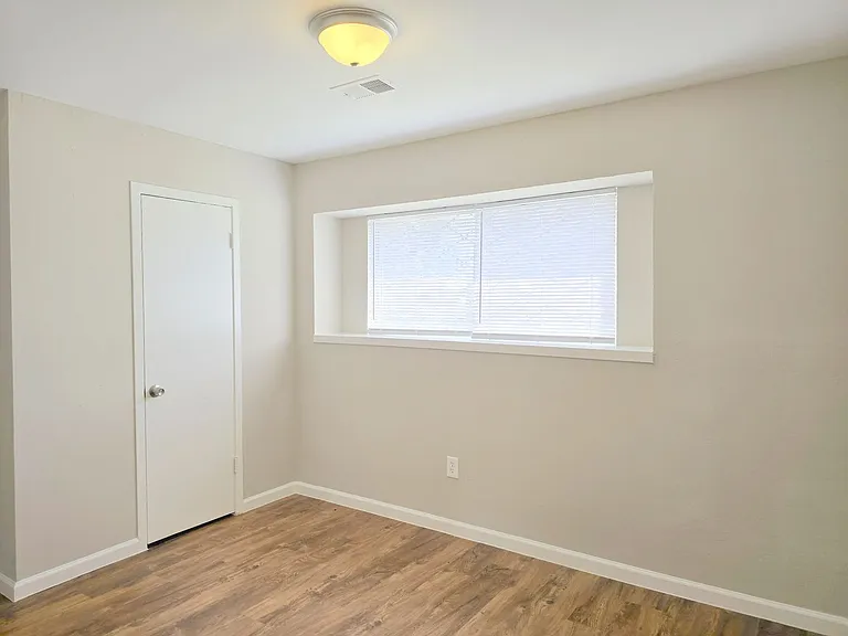5404 Hazel St — Photo 11