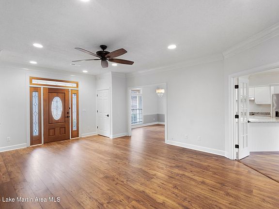 3rd image of 561 Lakeview Rdg