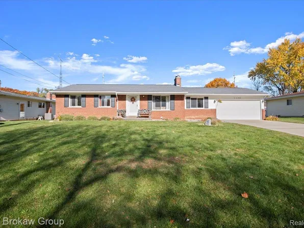 1108 Trotwood Ln, Flint, MI 48507
