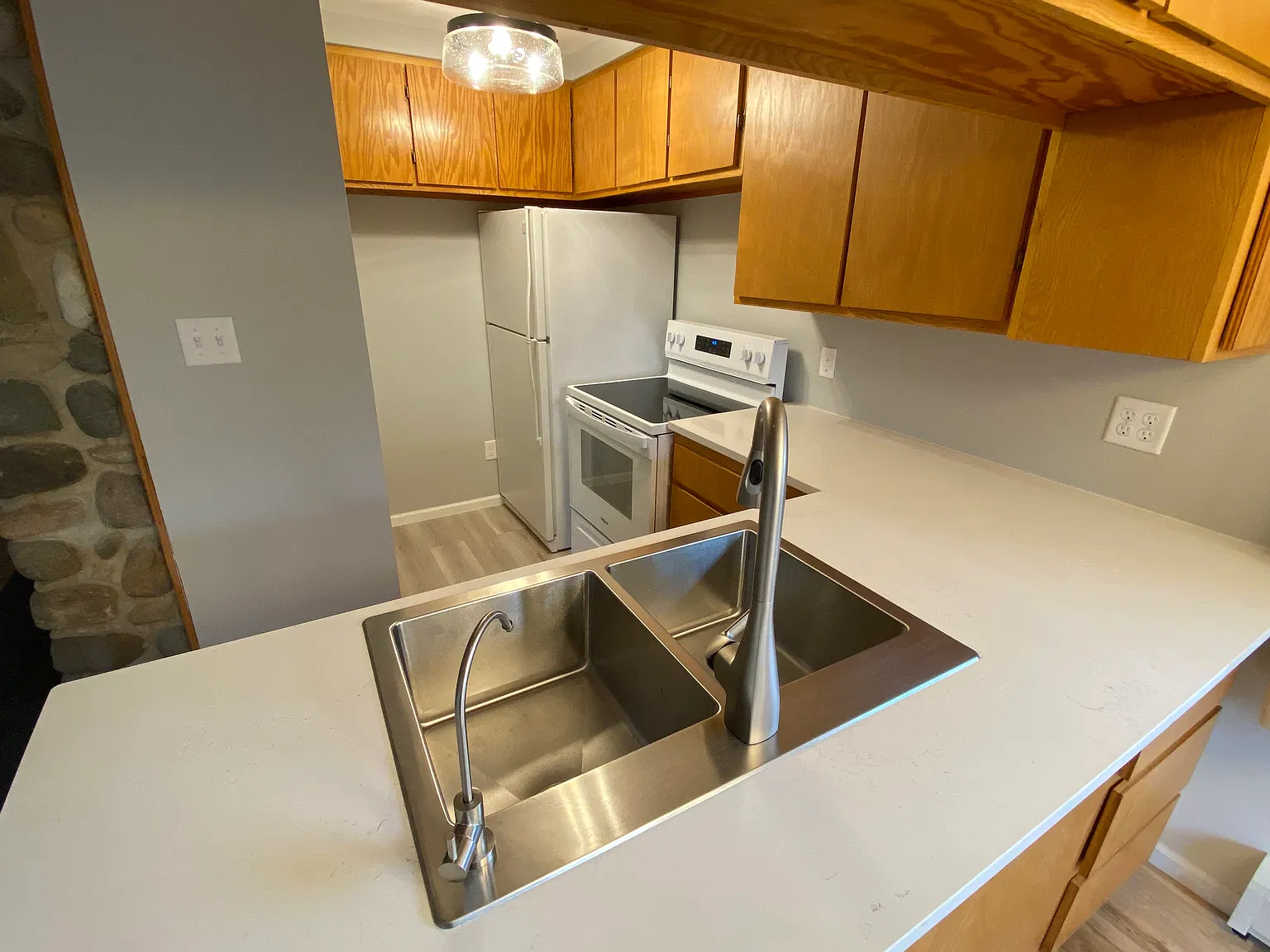 2 bed, 1060 sqft, $1,950 — Photo 4