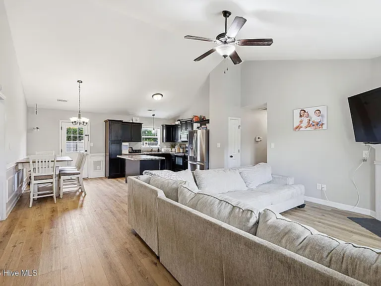 210 Brice Ct — Photo 5