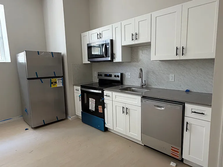 3900 Roland Ave — Photo 28