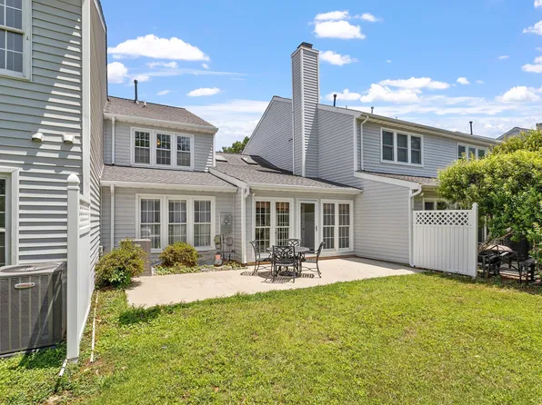 202 Lakewater Dr, Cary, NC 27511