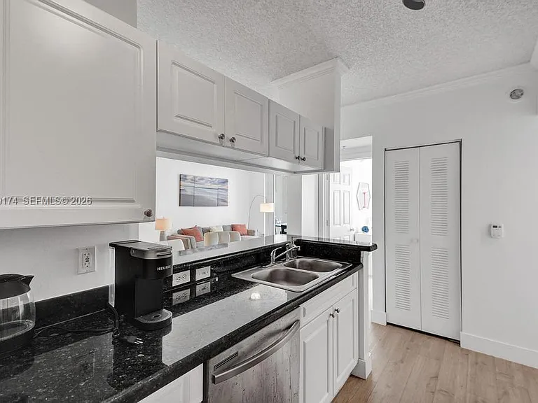17100 N Bay Rd #1511 — Photo 48
