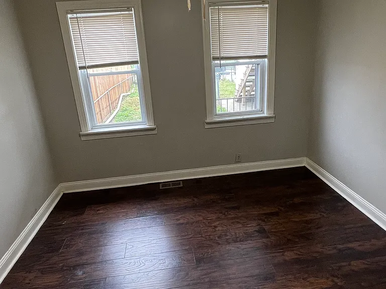 1051 Desoto Rd — Photo 11