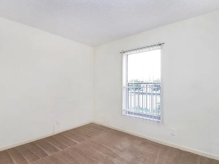 IMT BelaSera at Forest Hills — Photo 15