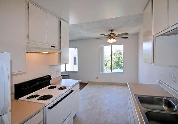 4th image of 1440 N Broadway