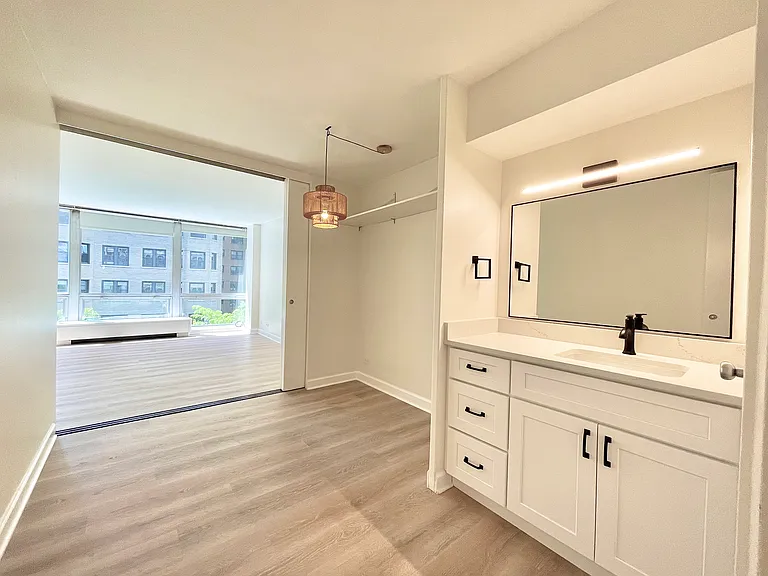 2400 N Lakeview Ave #508 — Photo 4
