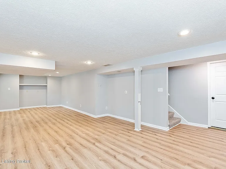 1013 Clerkenwell Rd — Photo 32