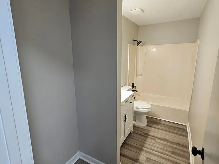 1510 Arthur Ave — Photo 12