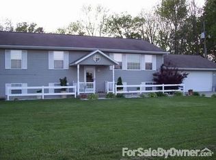 2215 E Pryor Rd, Altamont, IL 62411