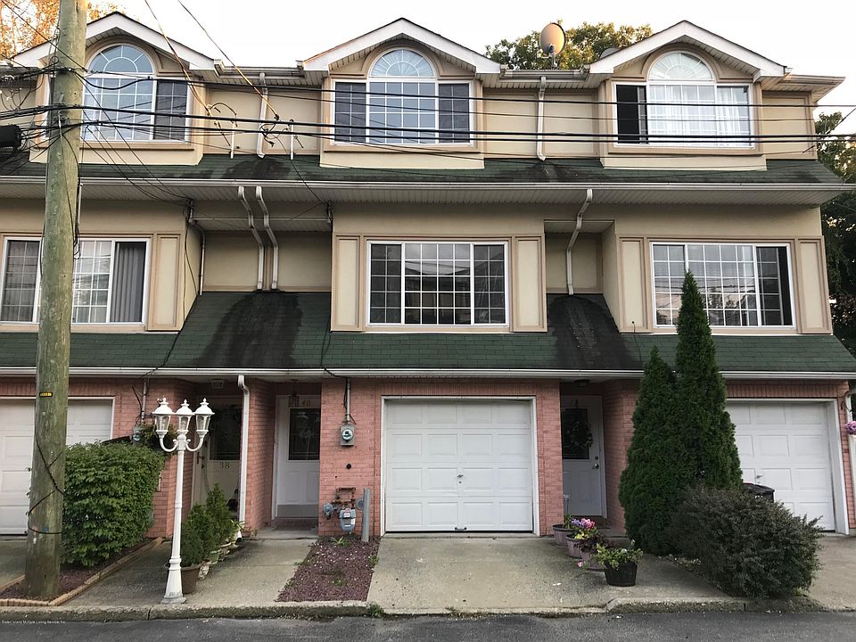 1st image of 40 Cranberry Ct