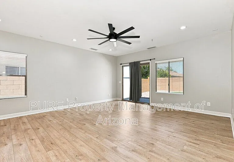 536 E Yellow Wood Ave — Photo 4