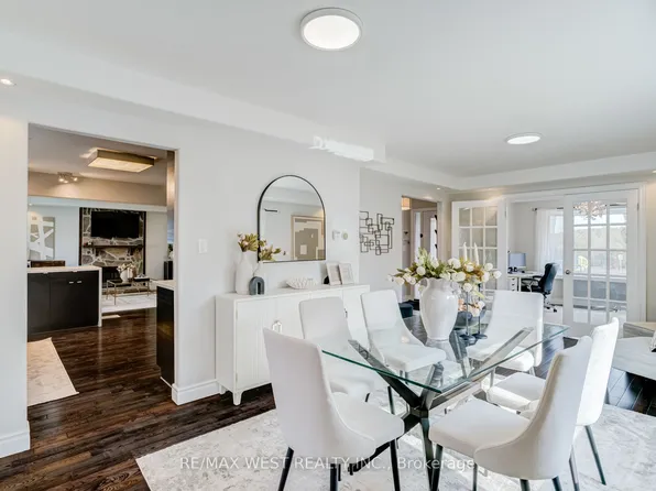 890 Wayne Dr, Newmarket, ON L3Y 5T7