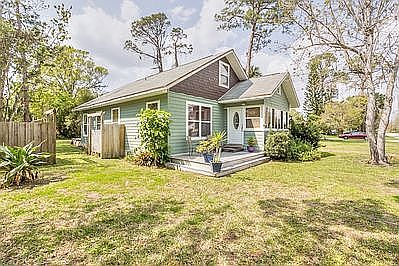 Front Porch/ Entry