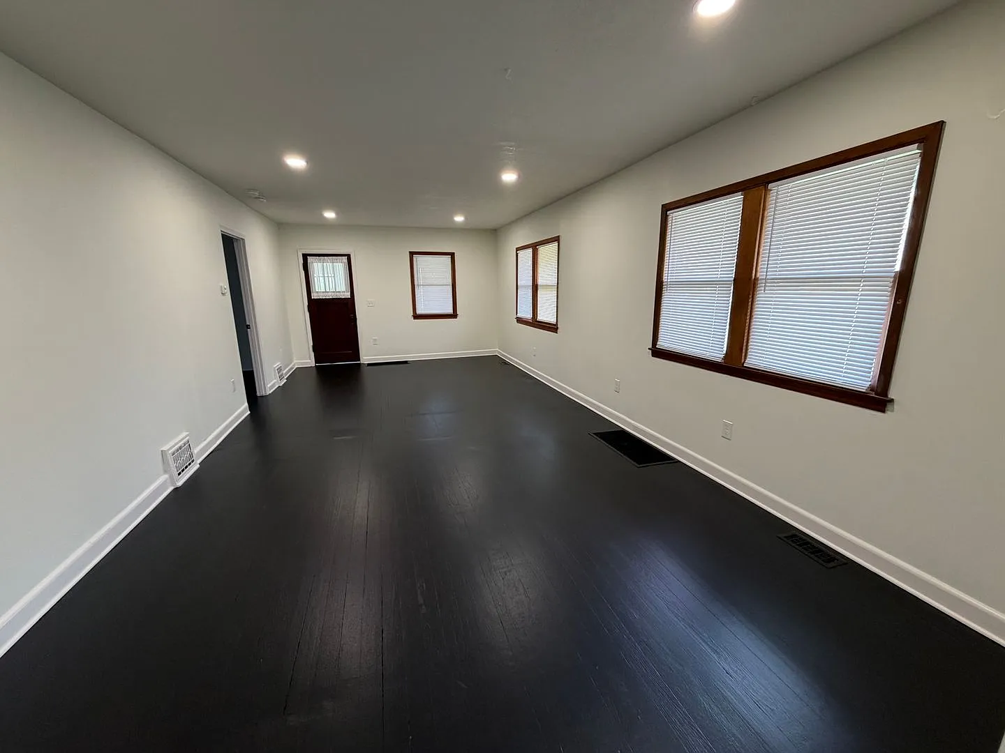 Spacious 2 Bedroom Single Family Home! — Photo 2