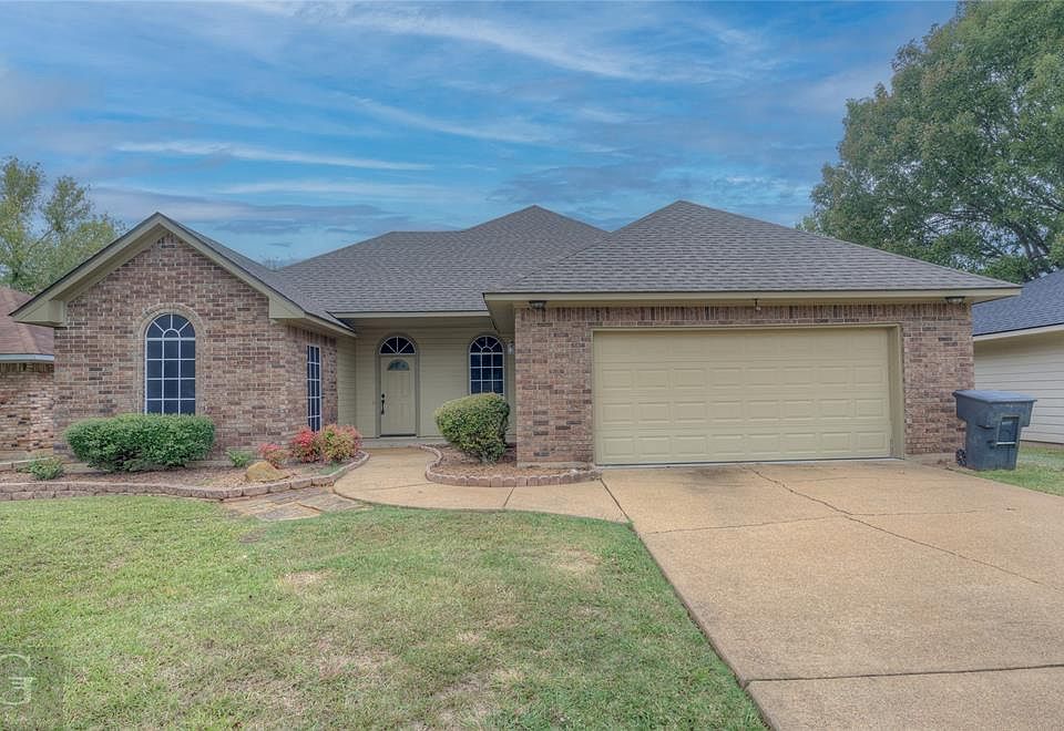 1st image of 302 Brownlee Cir