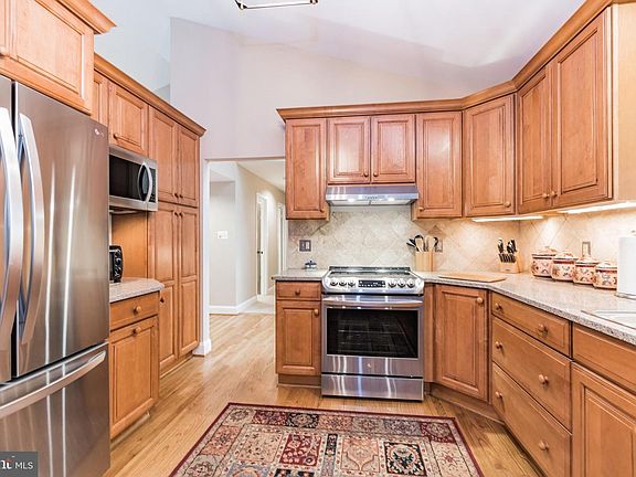 5th image of 8206 Rainbowview Pl